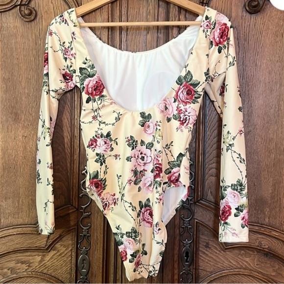 Antonio Melani The Style Bungalow Miraflores Long Sleeve One Piece Swimsuit - Picture 8 of 12